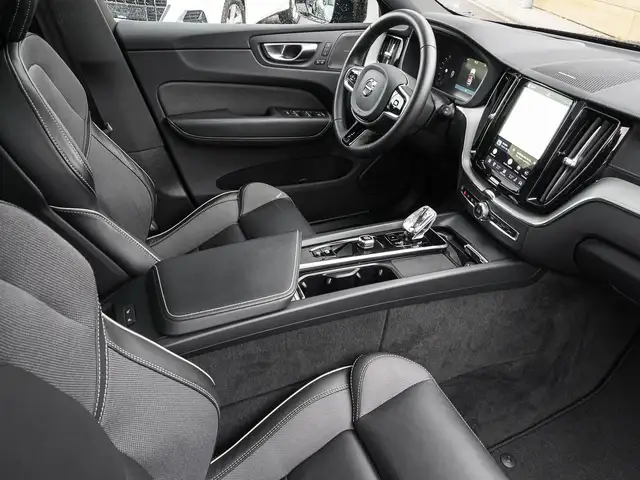 Volvo XC60 view 9