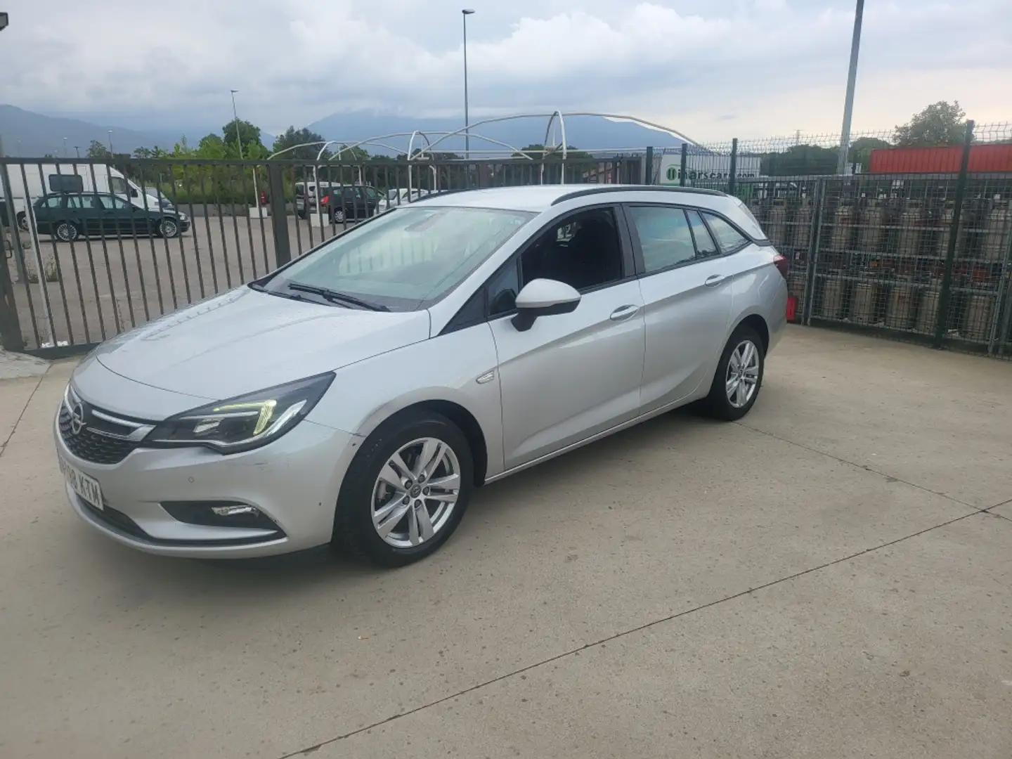 Opel Astra ST 1.6CDTi Dynamic 110 Gris - 1