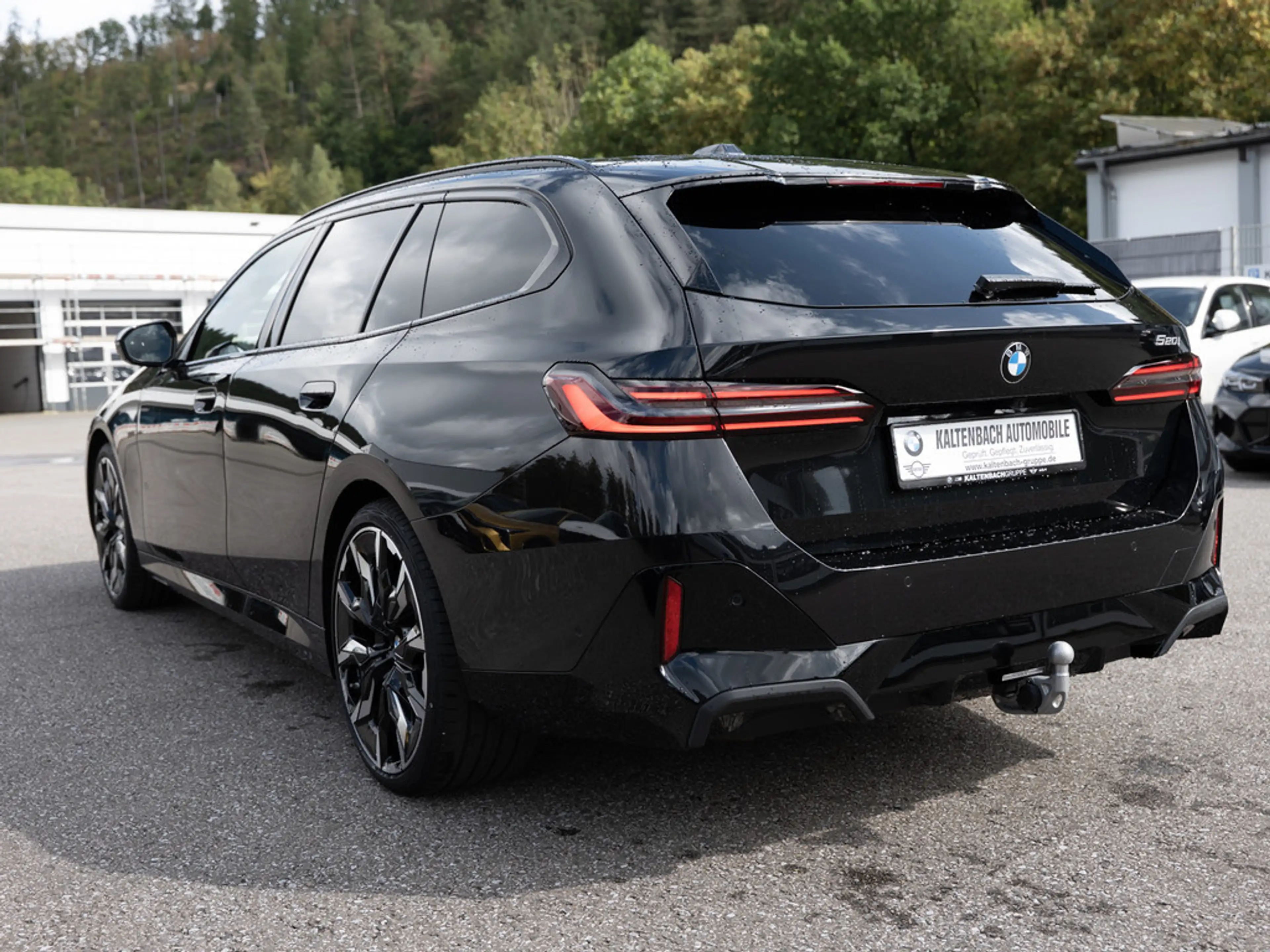 BMW 520 i Touring M-Sport Pro PANO AHK HUD 360° — photo 7