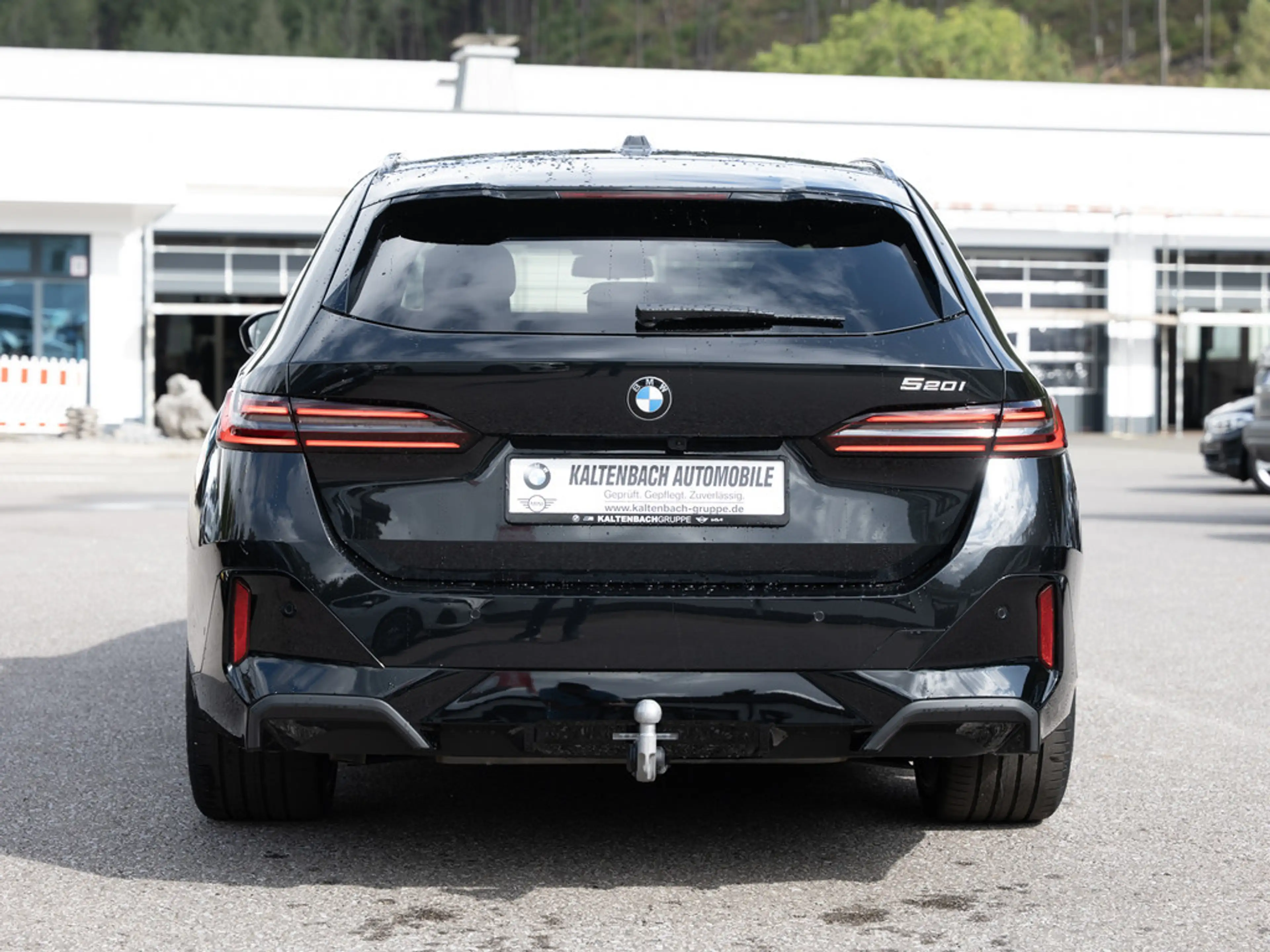 BMW 520 i Touring M-Sport Pro PANO AHK HUD 360° — photo 6