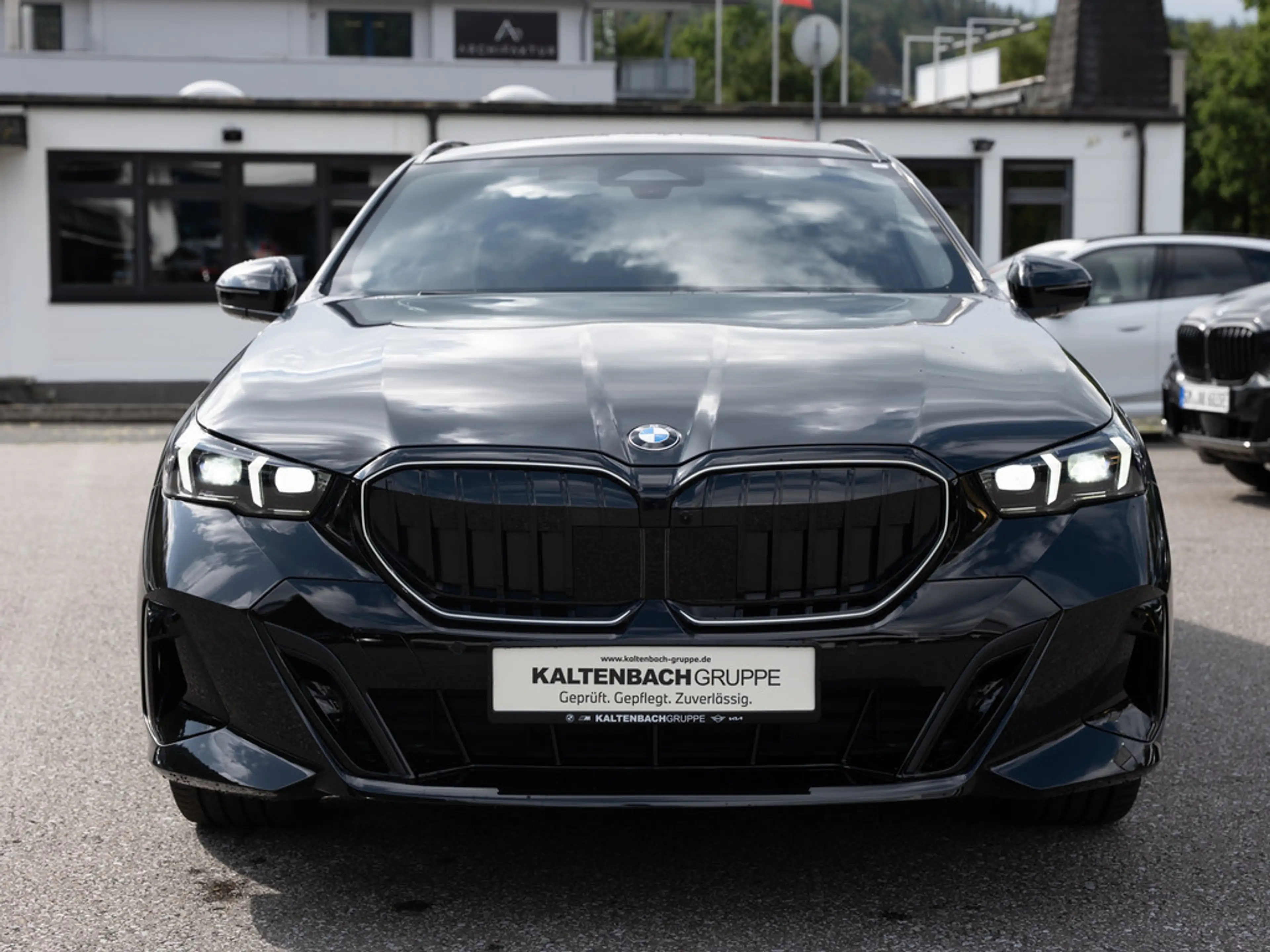 BMW 520 i Touring M-Sport Pro PANO AHK HUD 360° — photo 3