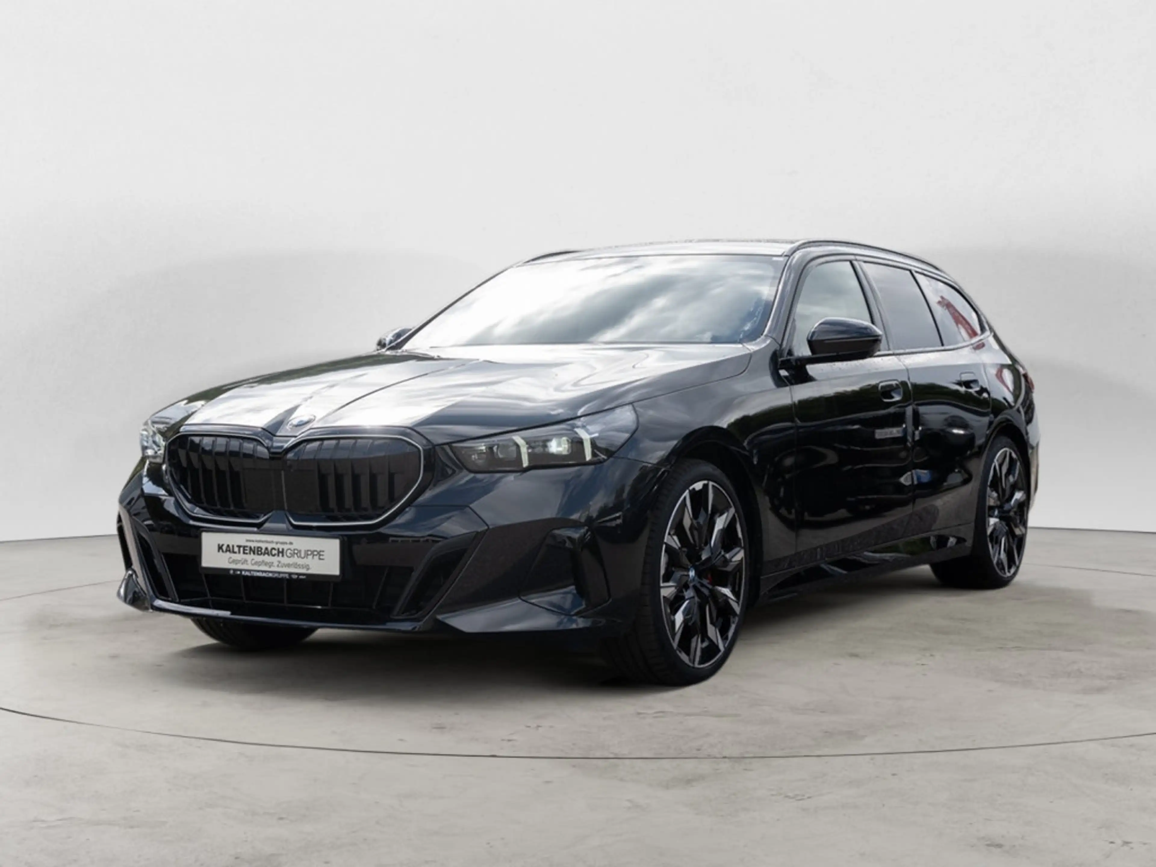BMW 520 i Touring M-Sport Pro PANO AHK HUD 360° — photo 2