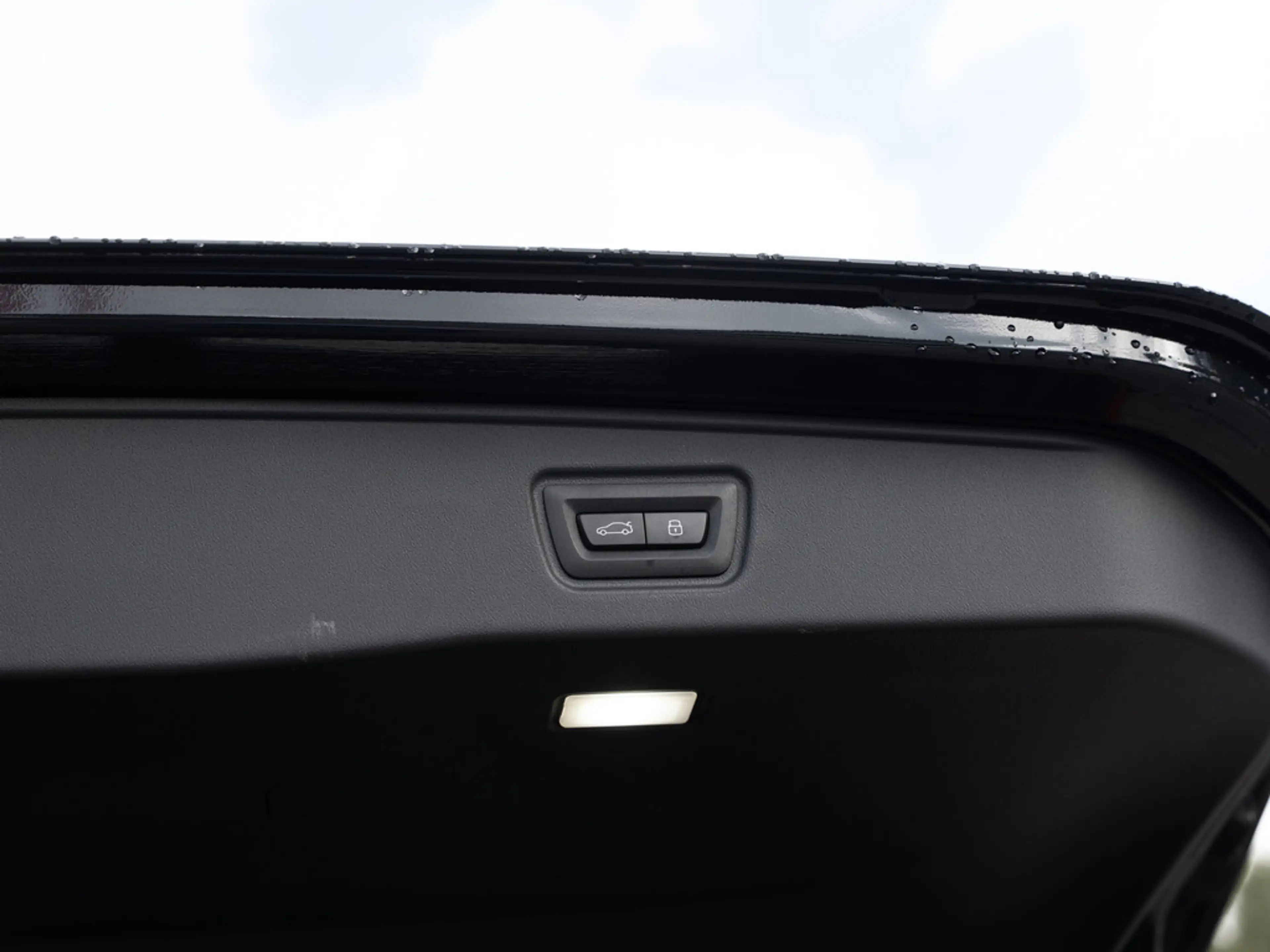 BMW 520 i Touring M-Sport Pro PANO AHK HUD 360° — photo 13