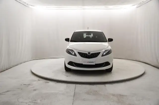Lancia Ypsilon view 5