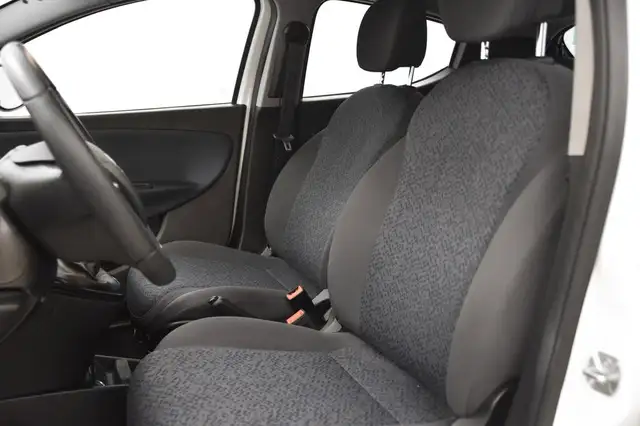 Lancia Ypsilon view 12