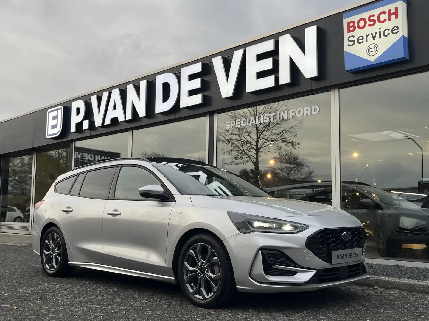 Ford Focus 1.0 EcoBoost Hybrid ST Line X Business 155pk Autom Zilver - 1