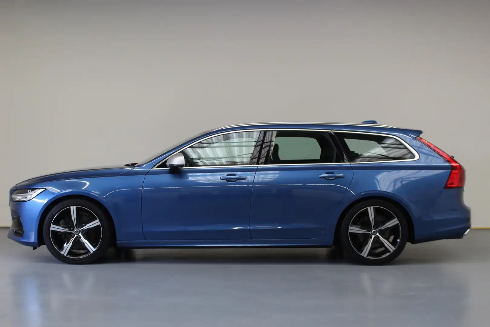 Volvo V90 T4 190pk R-Design | Rijklaarprijs | Blauw - 2
