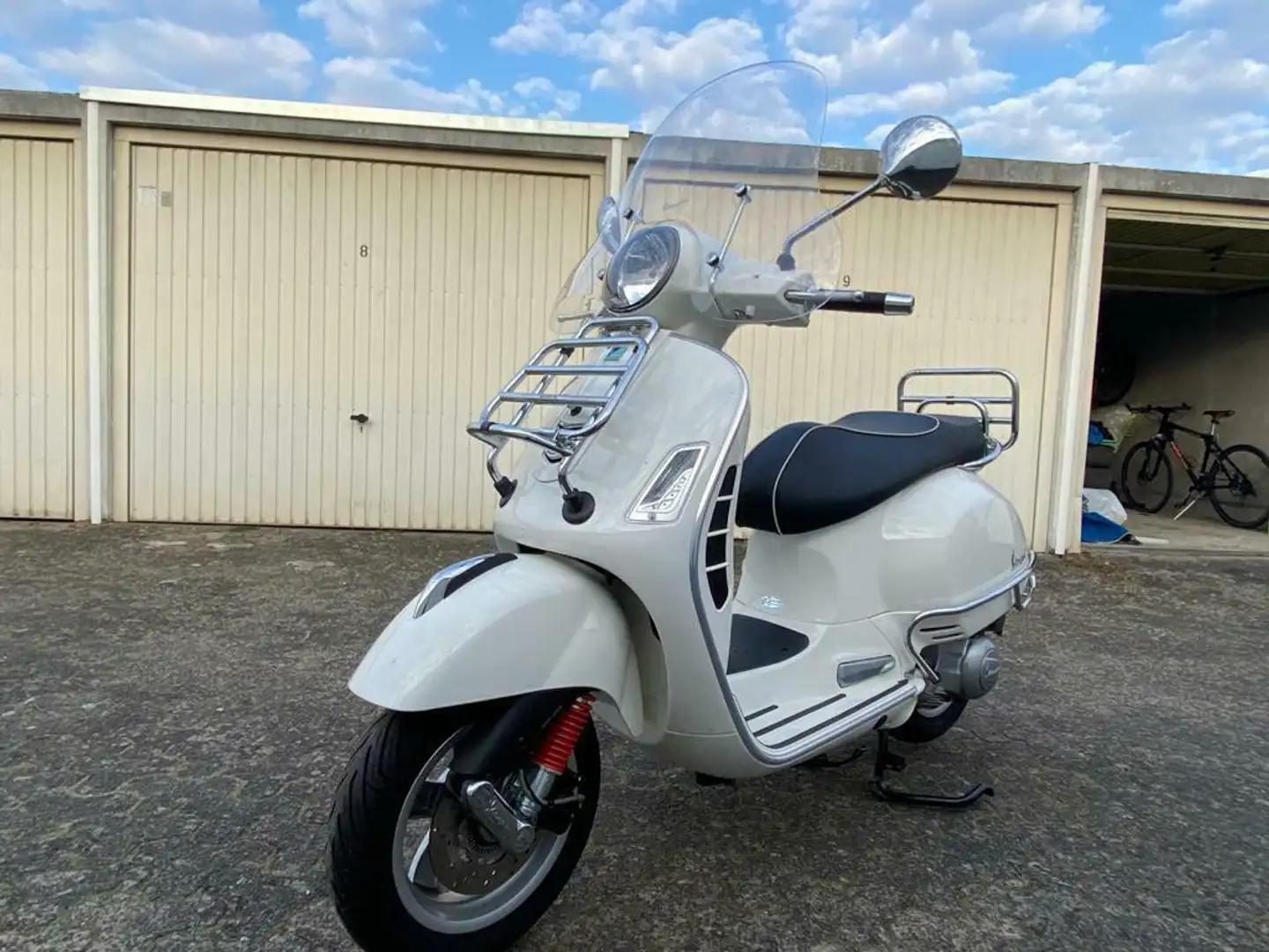 Vespa GTS 300 Blanco - 2