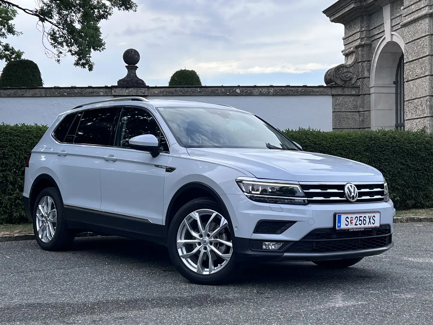 Volkswagen Tiguan Allspace 2.0 TDI  4Motion LED*NAVI* APPLE CARPLAY* Grau - 1