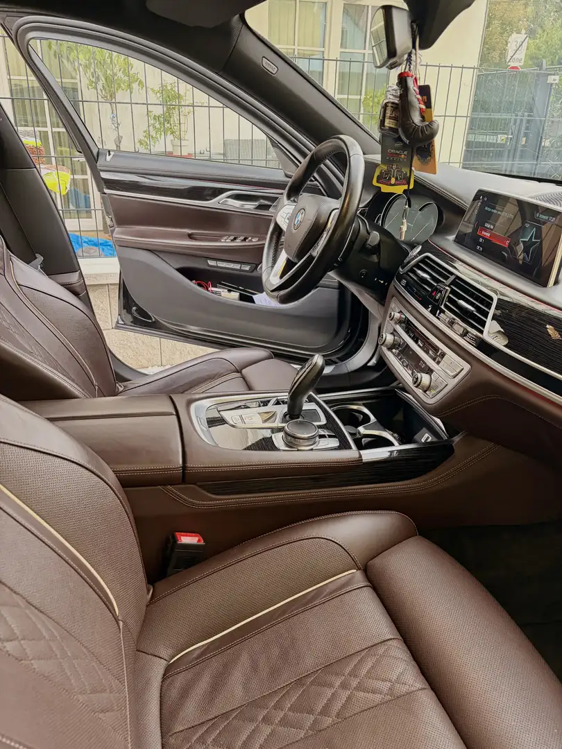 BMW 750 750d xDrive - 2