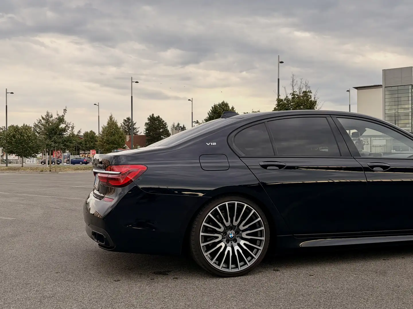 BMW 750 750d xDrive - 1