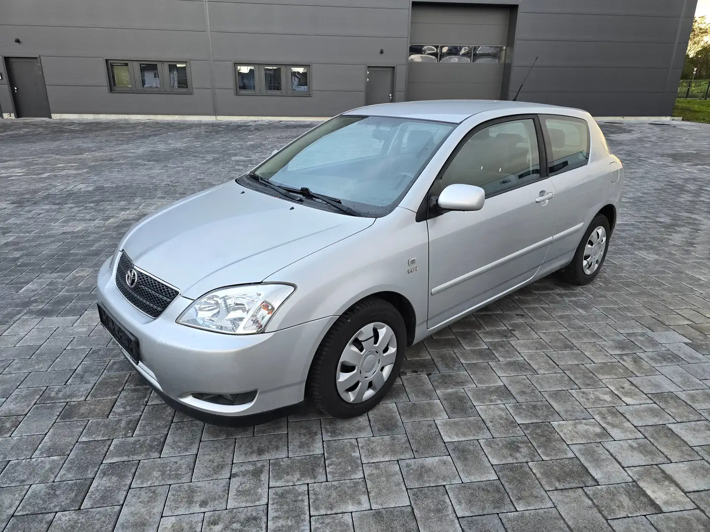 Toyota Corolla 1.4 Sol /Compact Grau - 2