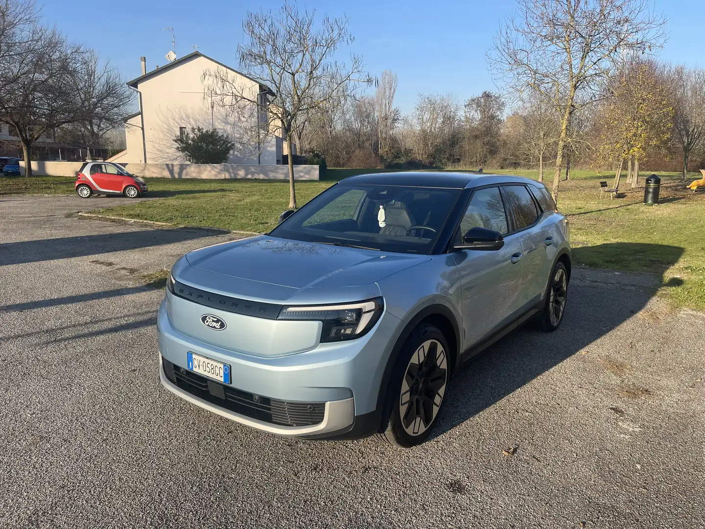 Ford Explorer Explorer EV 77kWh Extended Range Premium rwd Blu/Azzurro - 2