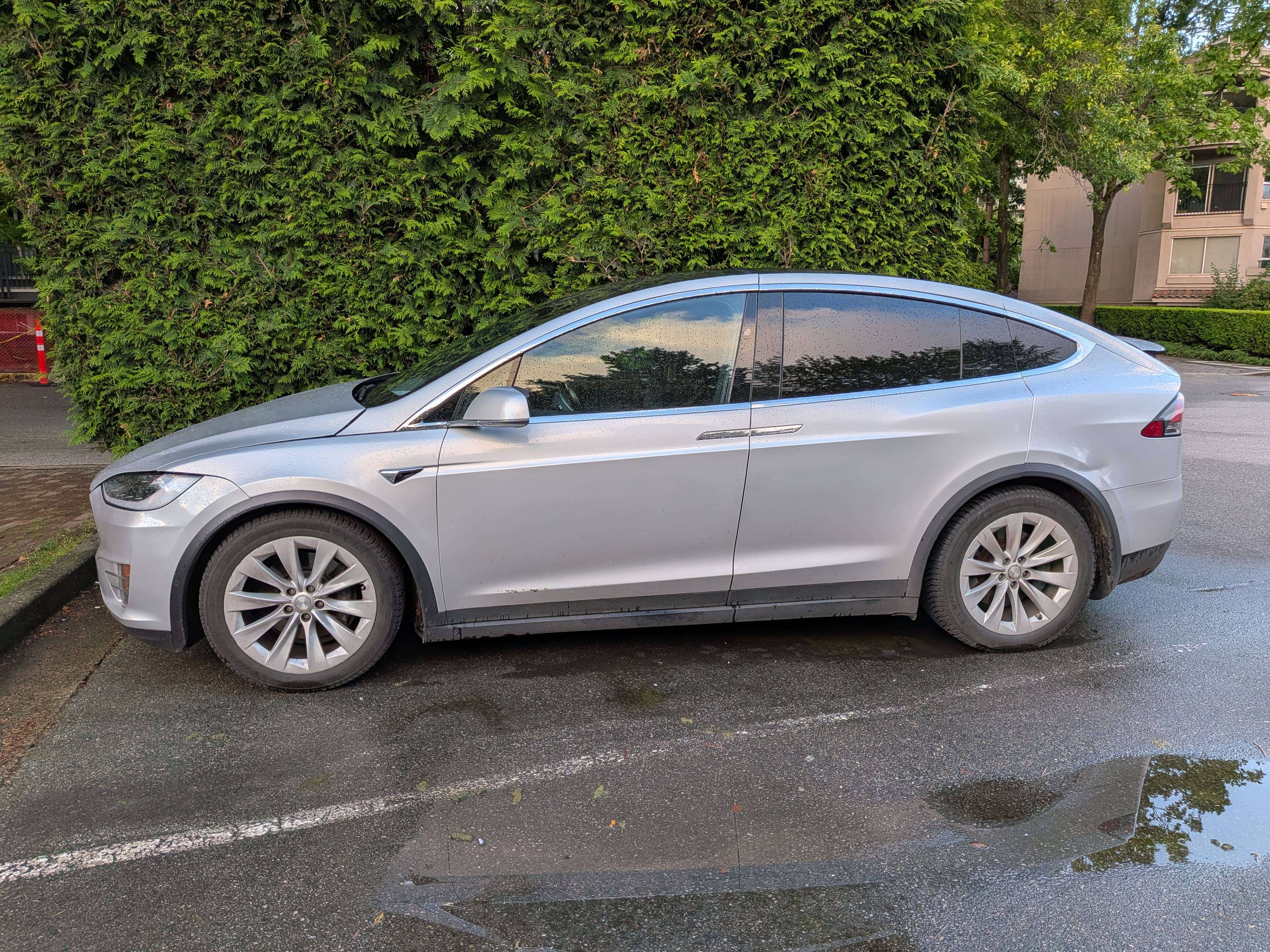 2017 Tesla Model X 75D alt 3