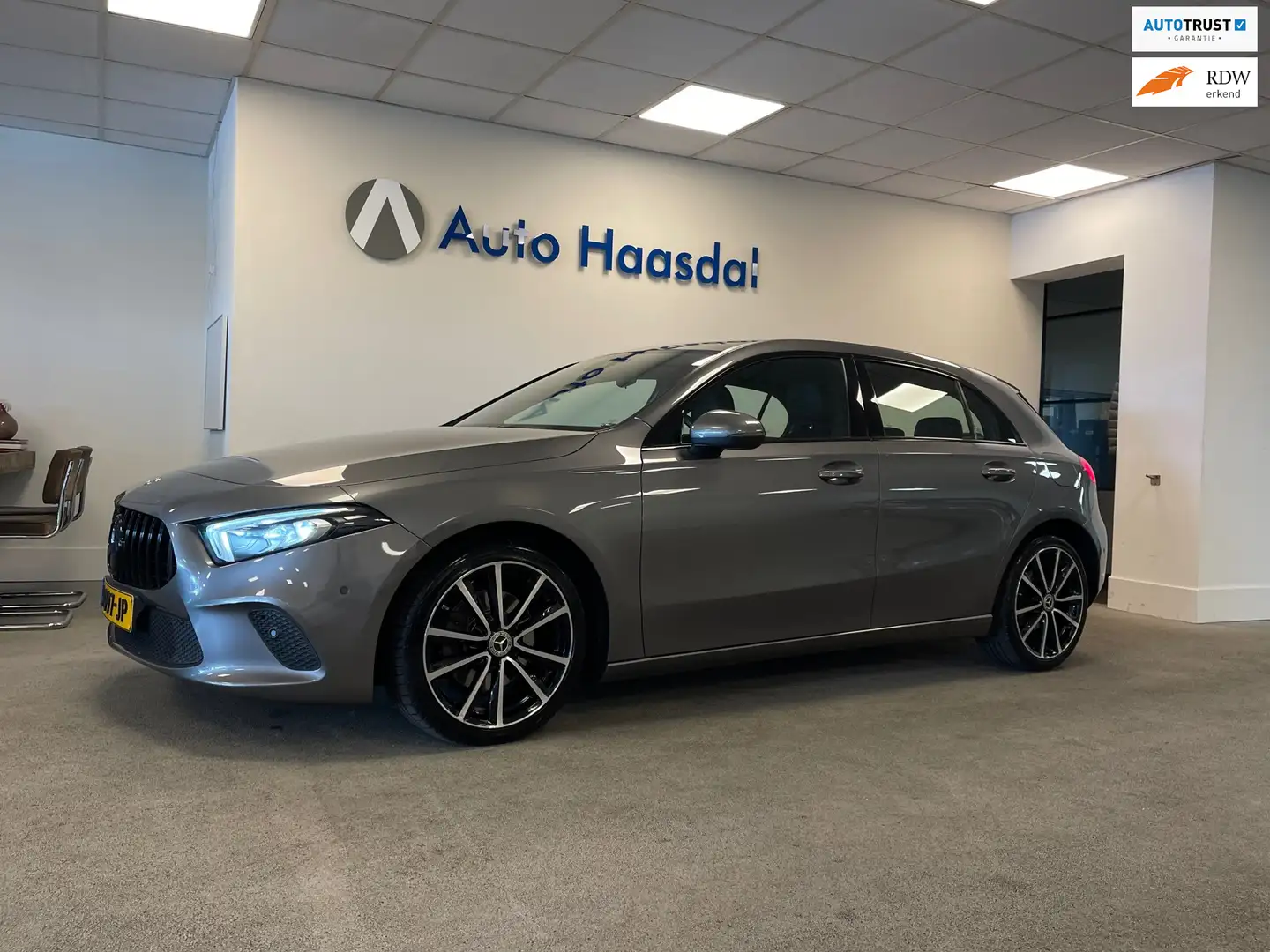 Mercedes-Benz A 200 Business Solution|18"|163PK|AUTOMAAT Grijs - 1
