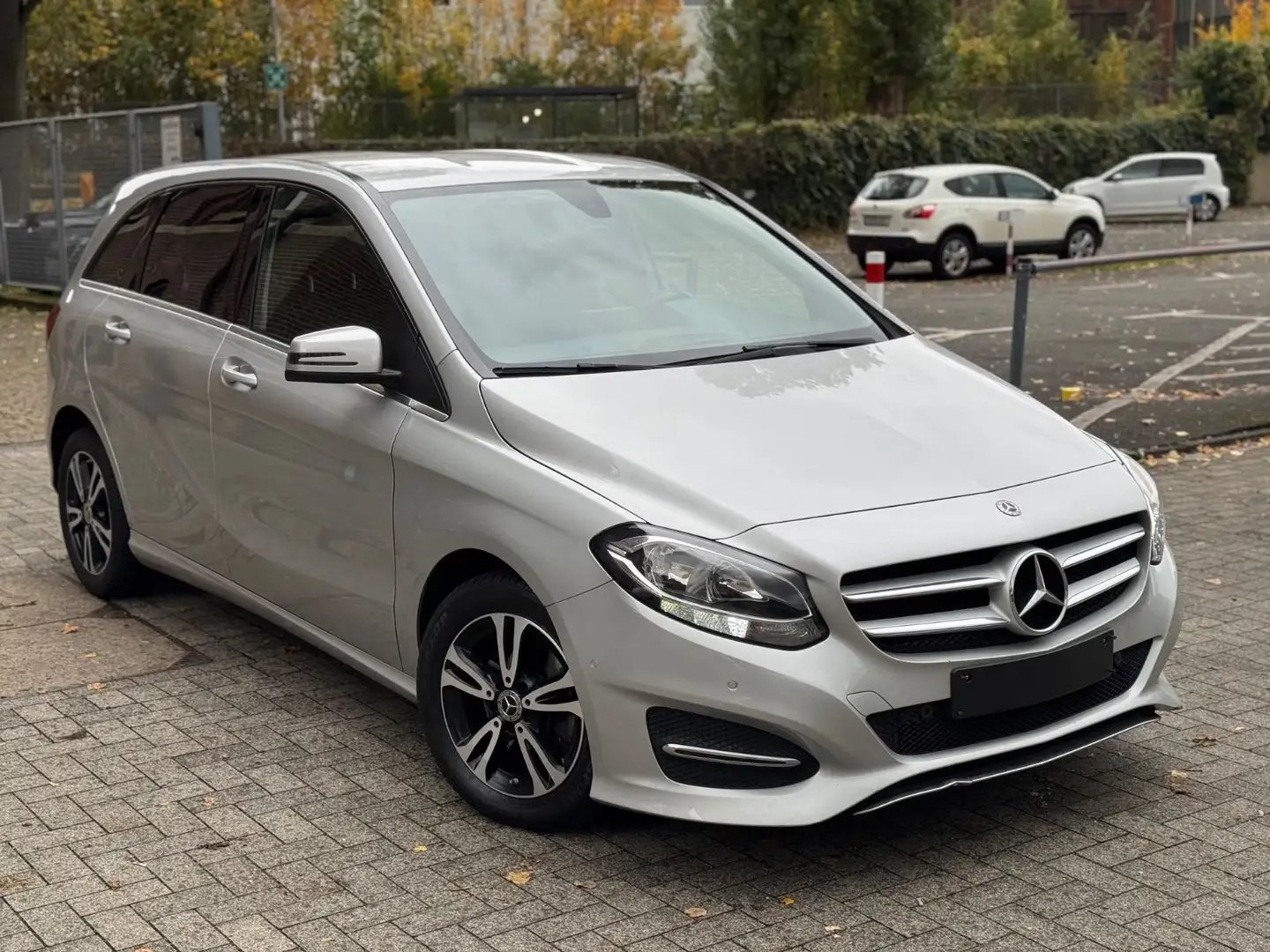 Mercedes-Benz B 220 B -Klasse B 220 d Urban Style Edition Argent - 2
