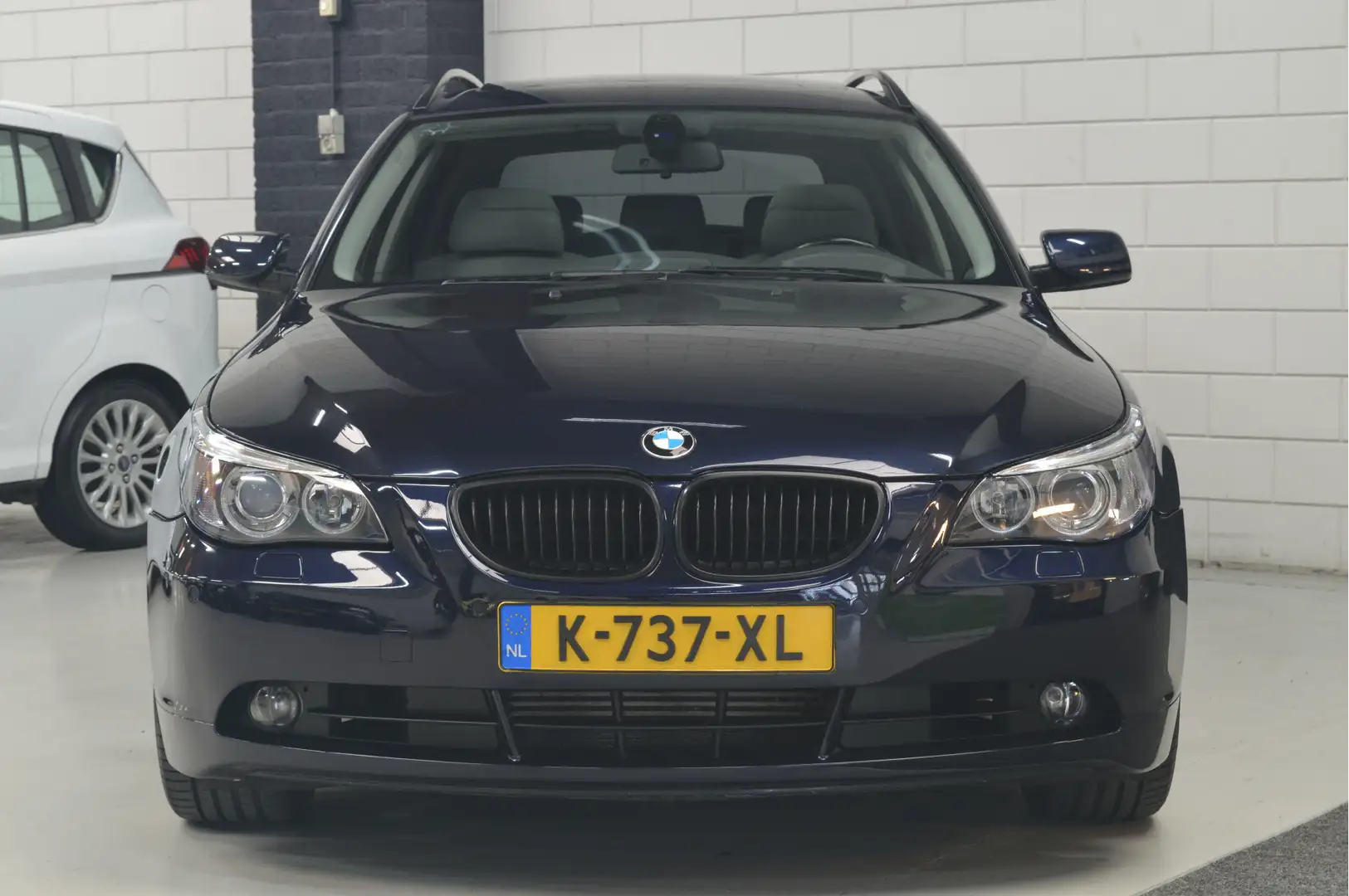 BMW 545 5-serie Touring 545i High Executive // HEAD-UP // Modrá - 2