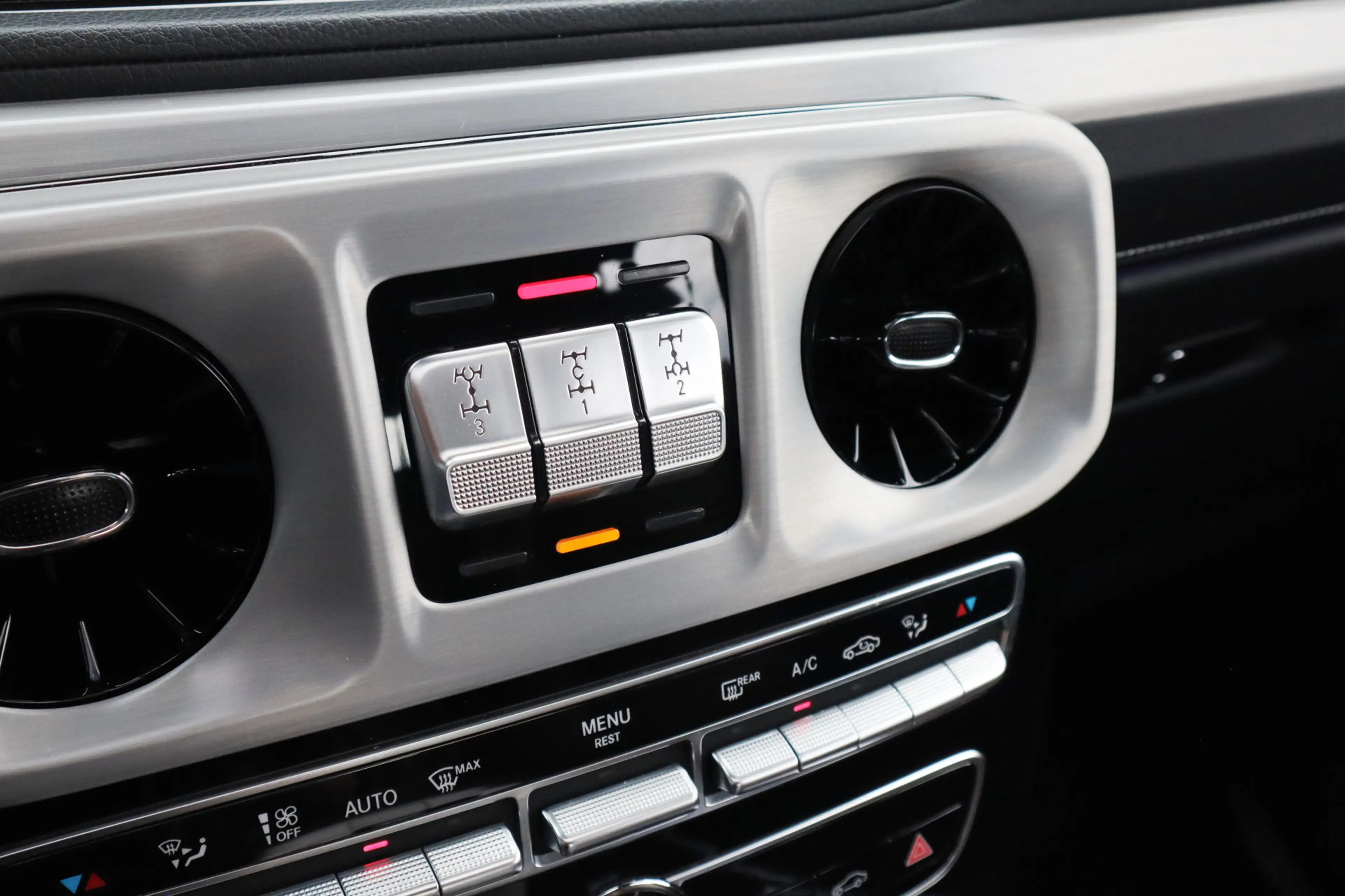 Mercedes-Benz G 500 | AMG-Line, Massage, Rij-assistentie pakket, Burme — photo 28