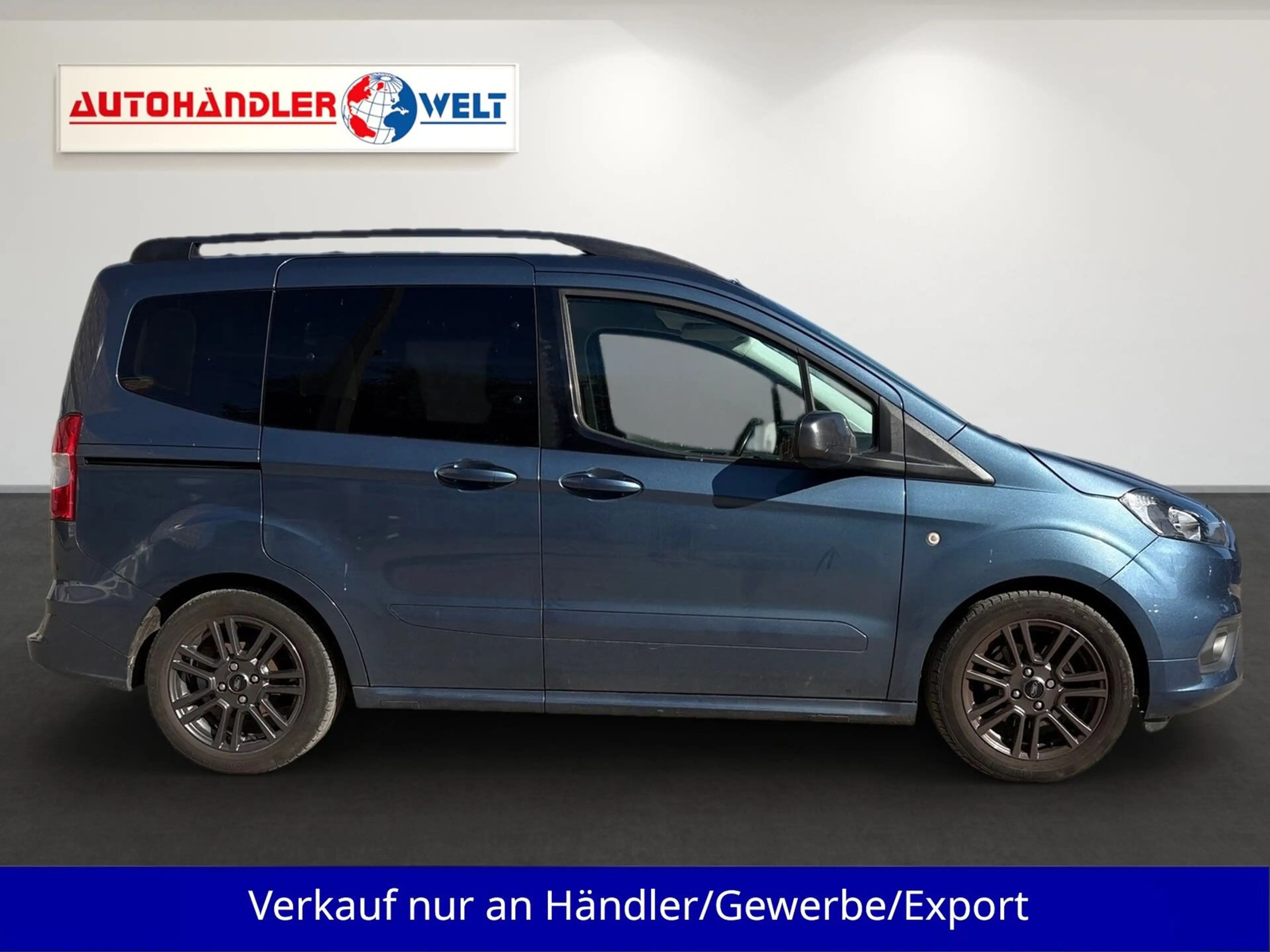 Ford Tourneo Courier 1.0 EB AAC Navi T-Leder PDC AHK — photo 4