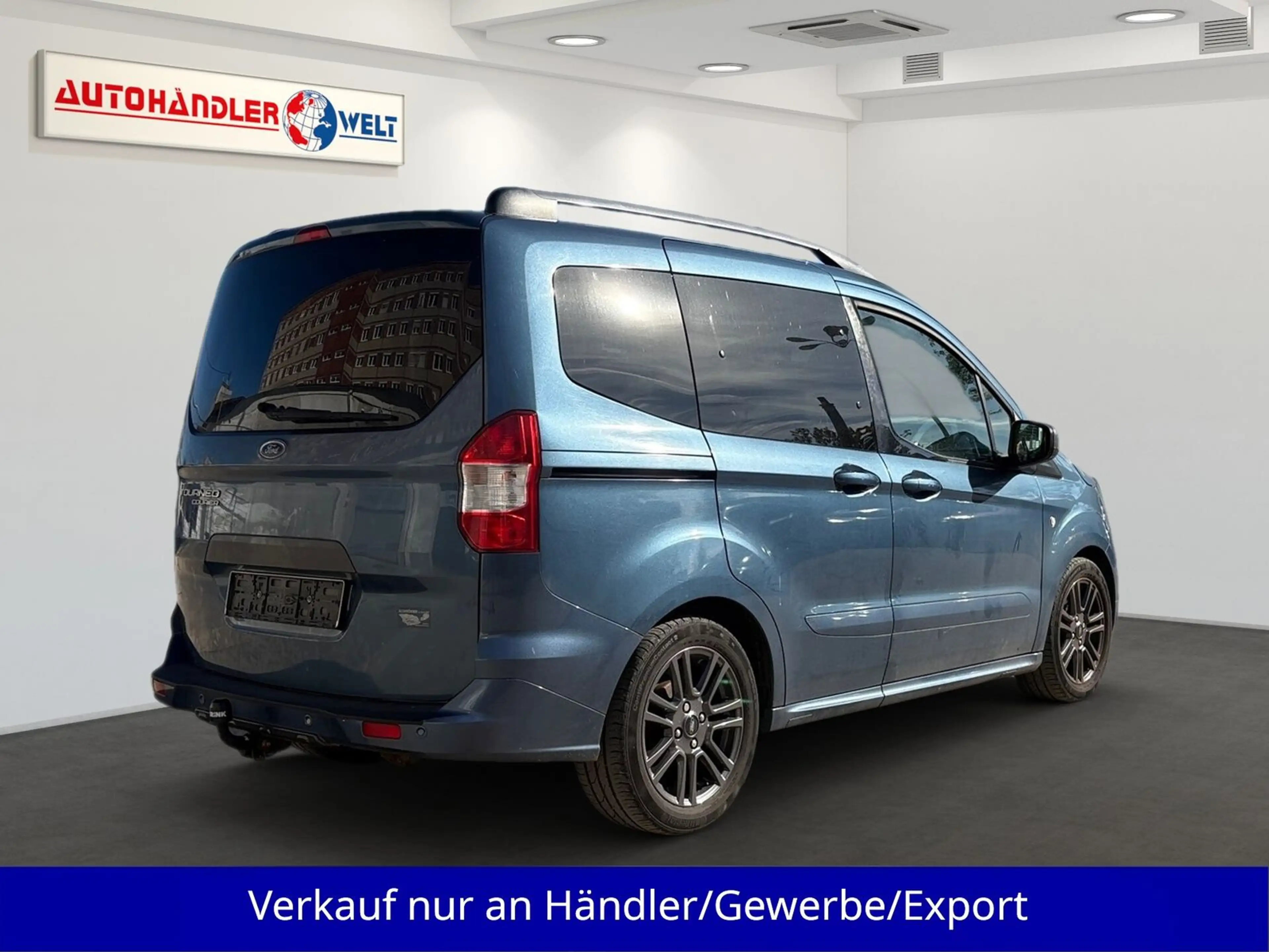 Ford Tourneo Courier 1.0 EB AAC Navi T-Leder PDC AHK — photo 5