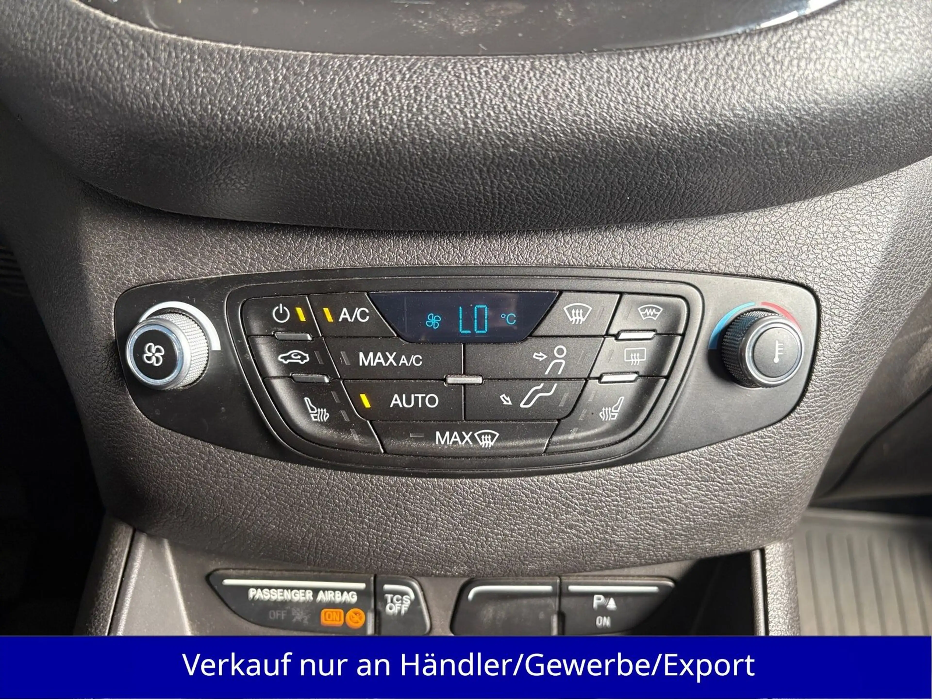 Ford Tourneo Courier 1.0 EB AAC Navi T-Leder PDC AHK — photo 13