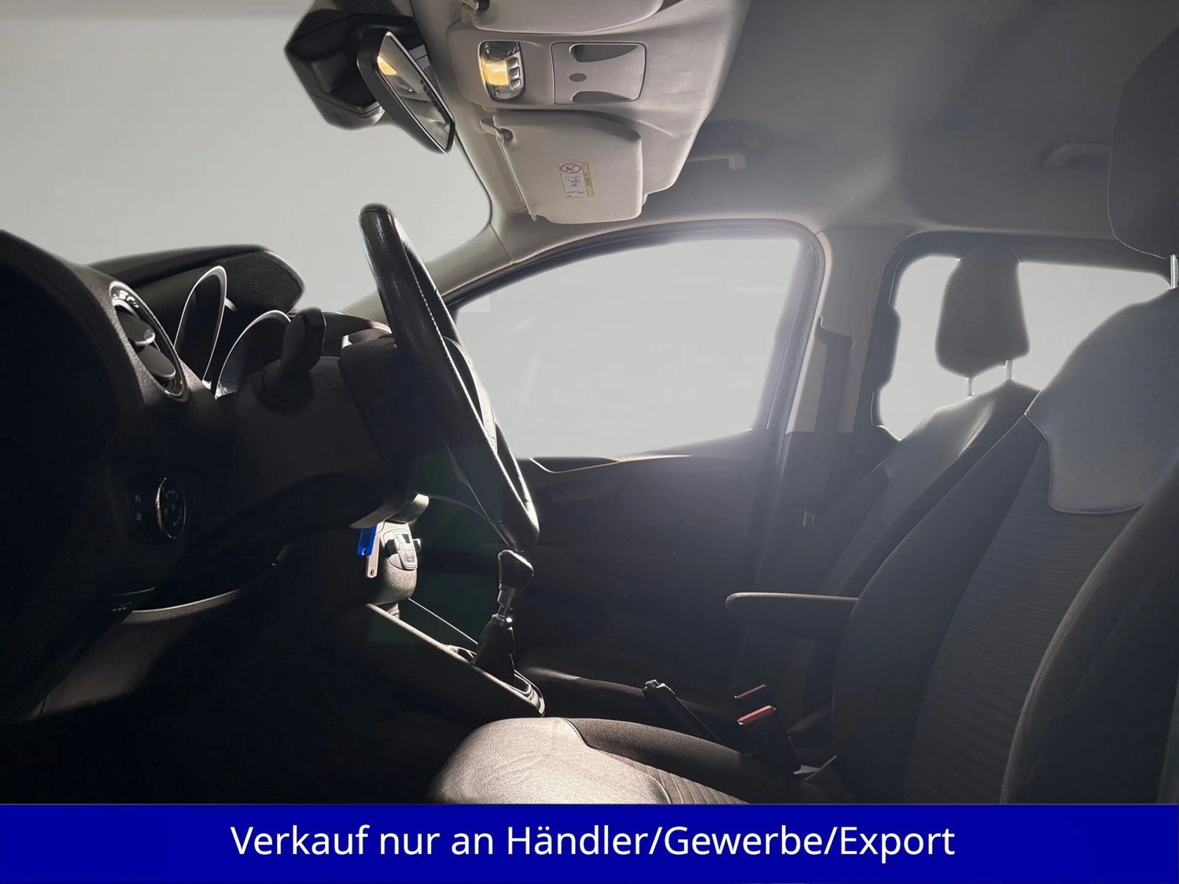 Ford Tourneo Courier 1.0 EB AAC Navi T-Leder PDC AHK — photo 9