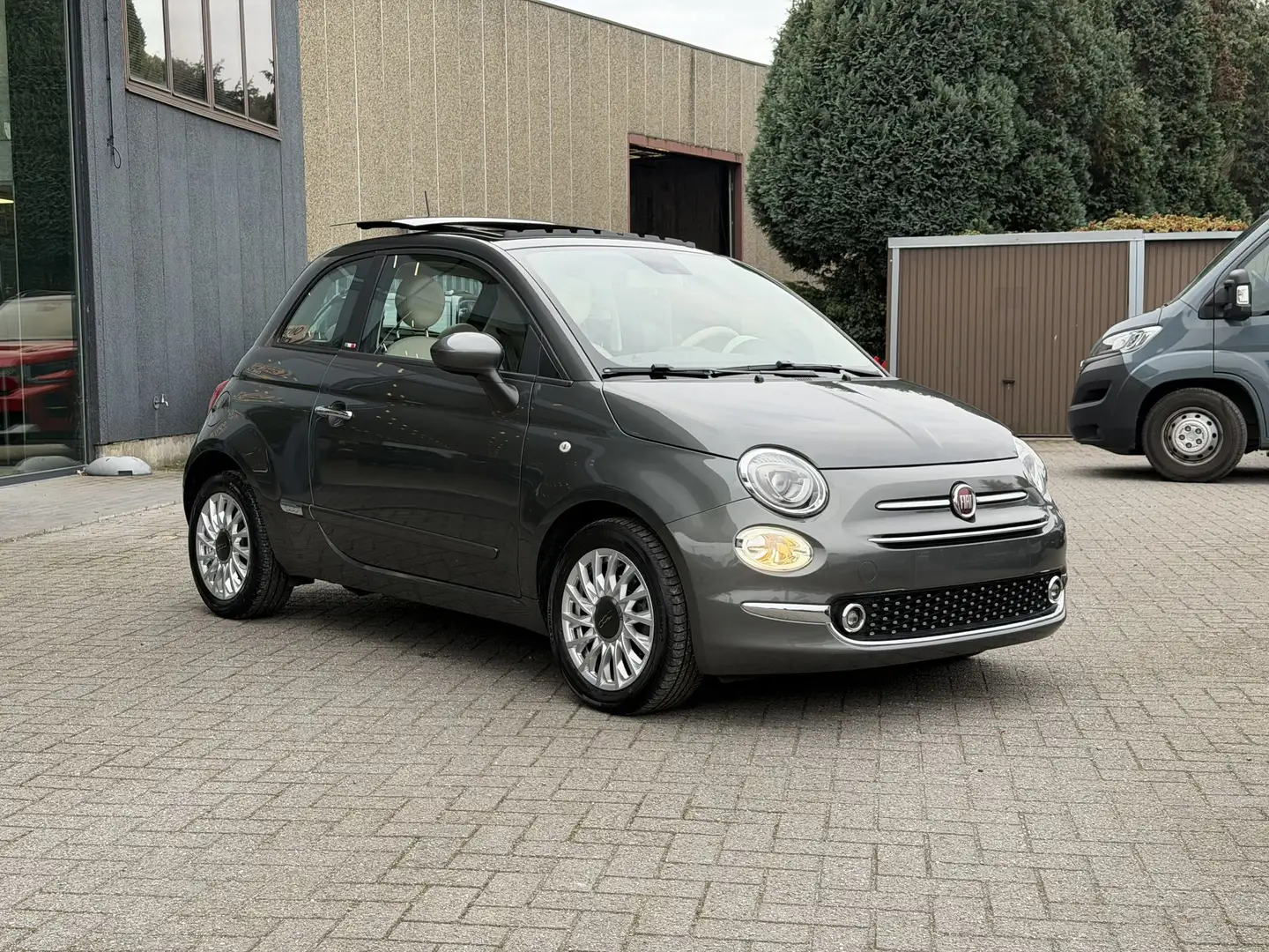 Fiat 500 1.0 Hybrid Dolce Vita *Pano*Navi*CarPlay* Gris - 2