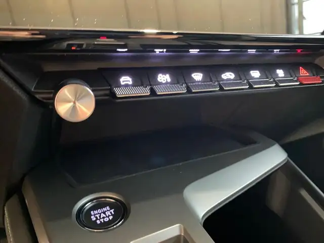 Peugeot 408 view 11
