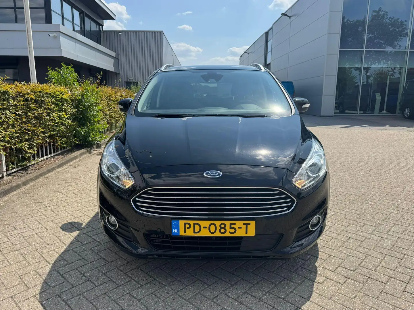 Ford S-Max 1.5 Titanium 7p. | Afn. Trekhaak | Navigatie | Sto Zwart - 2