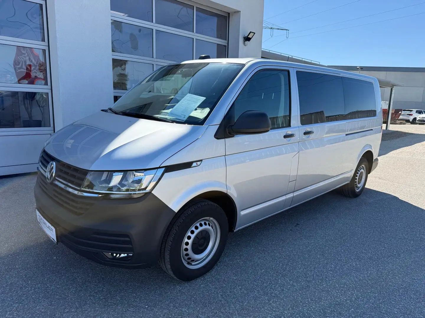 Volkswagen T6.1 Transporter Kombi LR TDI Silber - 1