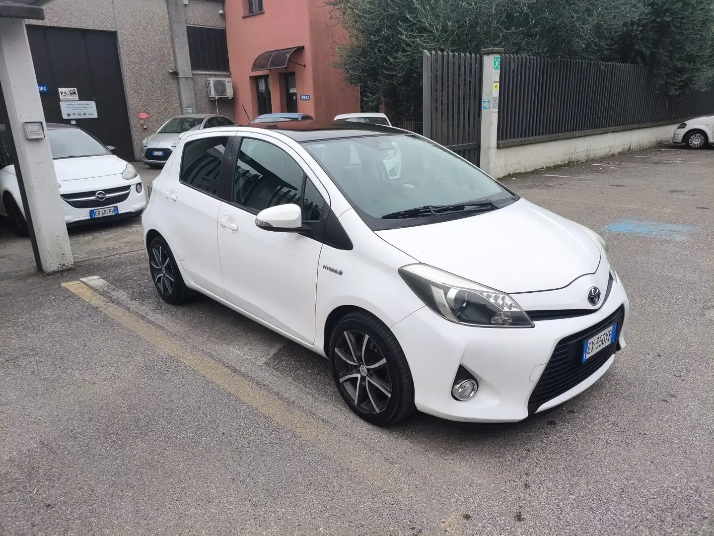 Toyota Yaris Yaris 5p 1.5h Style Weiß - 1