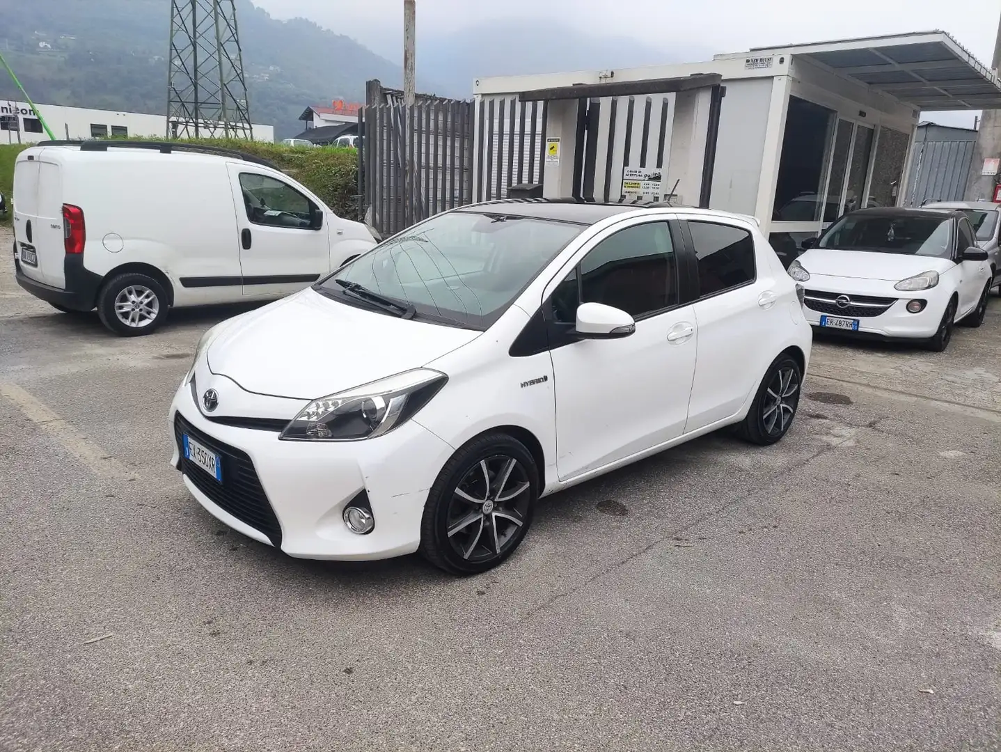 Toyota Yaris Yaris 5p 1.5h Style Weiß - 2