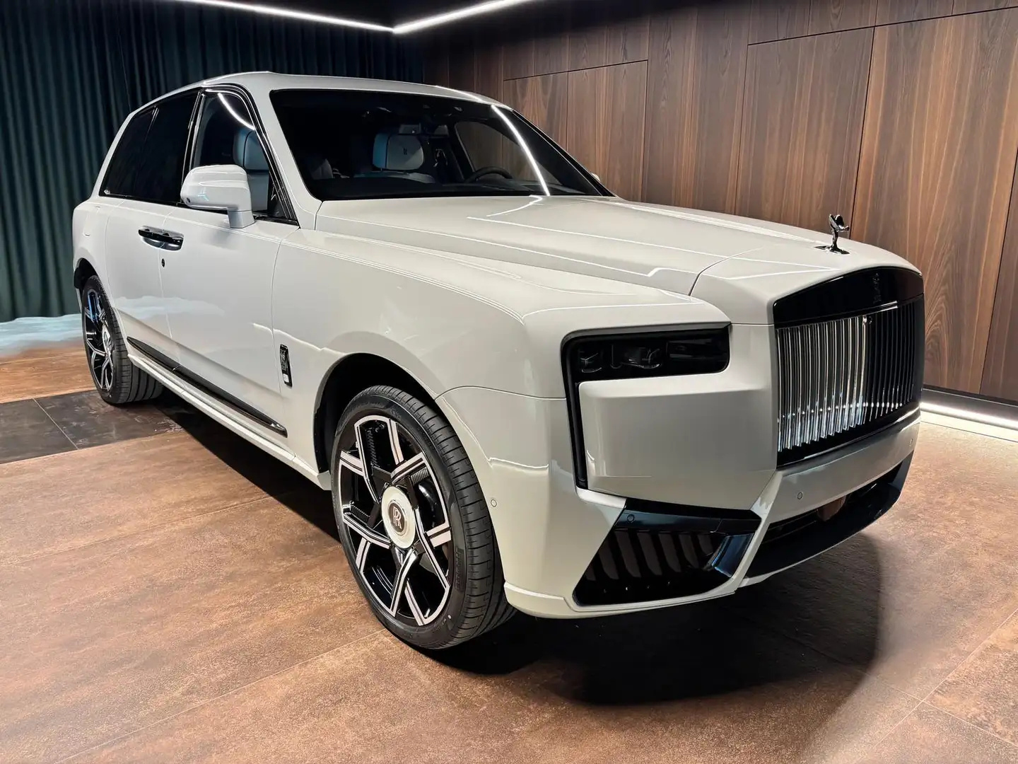 Rolls-Royce Cullinan Cullian Black Badge 2026 4 Seats I star headliner Grau - 2