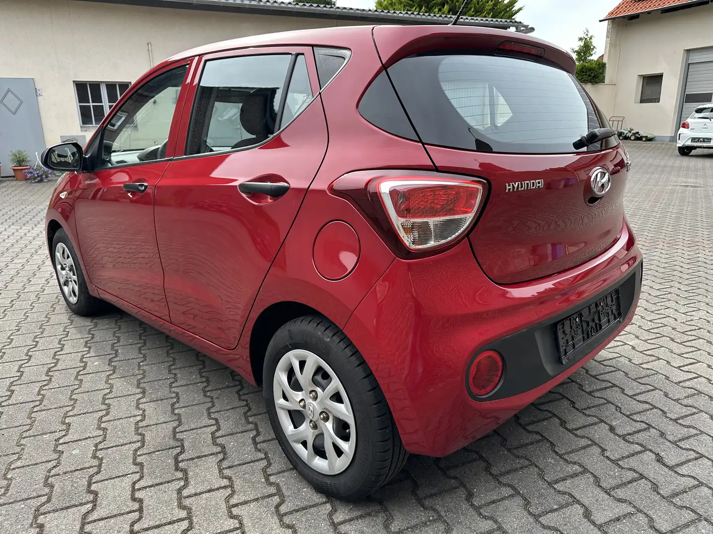 Hyundai i10 1.0 Classic *Klimaanlage* Красный - 2