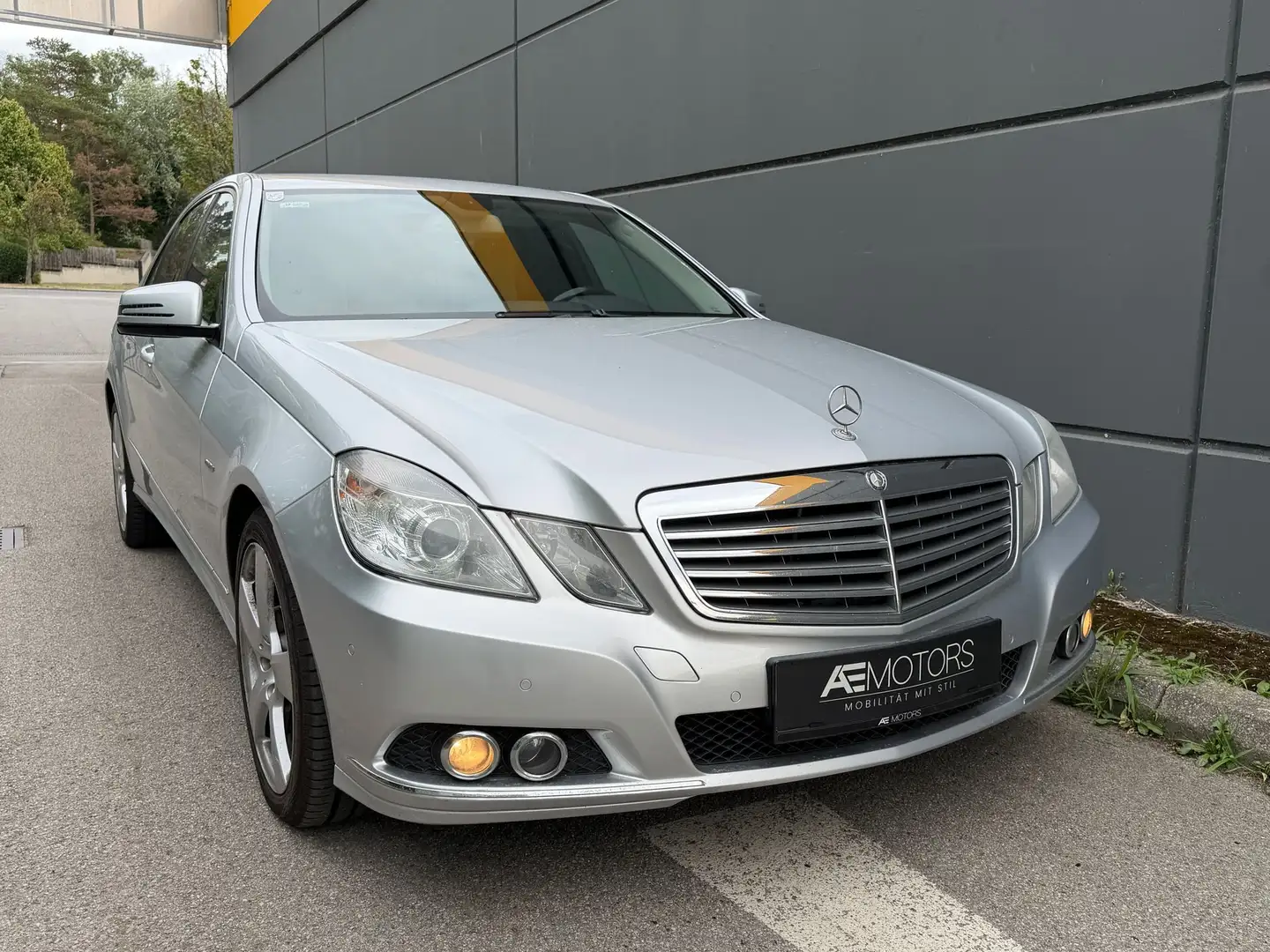 Mercedes-Benz E 250 *Elegance*XEON*TEMPOMAT*KLIMA*KREDIT* Grau - 2