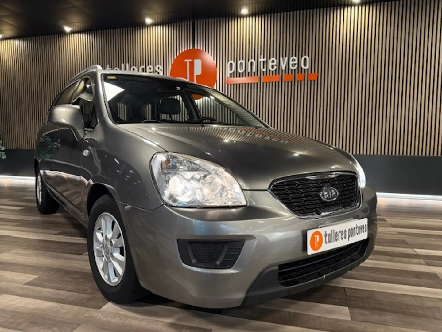 Kia Carens 1.6CRDI Concept Beige - 2