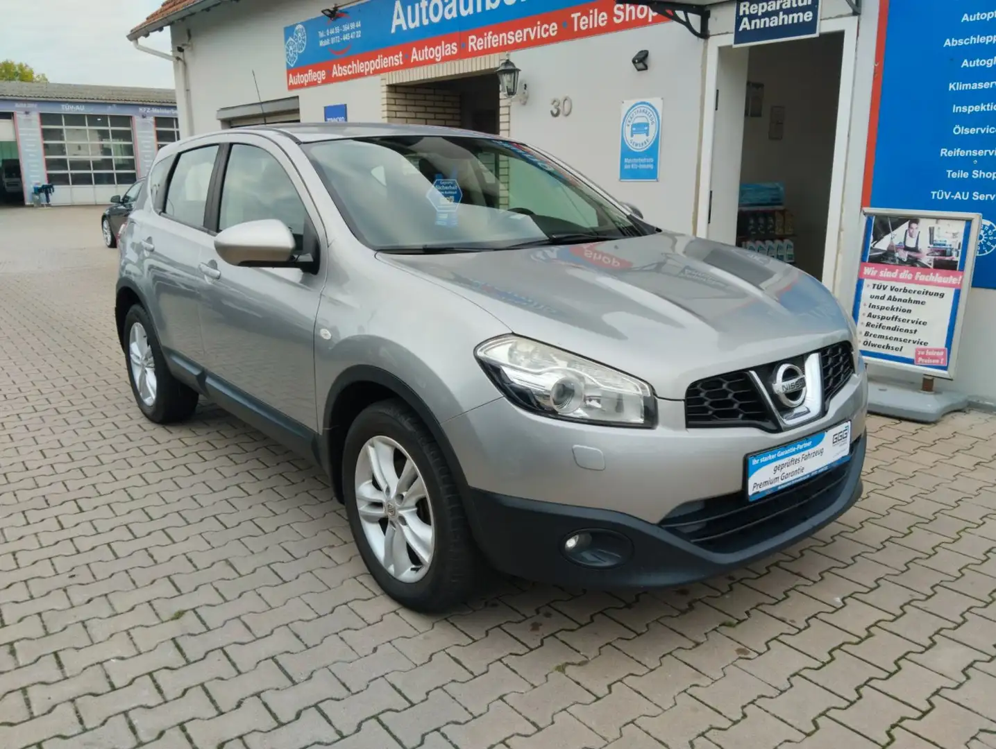 Nissan Qashqai 1.5 TÜV-AU 11-2026 Silber - 1