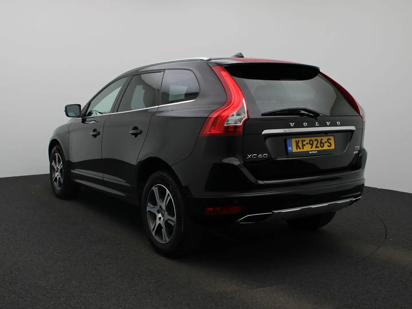 Volvo XC60 2.0 T5 FWD Summum | LEDER | NAVIGATIE | STOELVERWA Zwart - 2