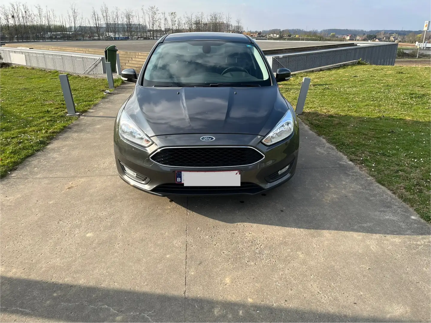 Ford Focus 1.5 TDCI+BusinessEdition-Lisez la Description- Noir - 1