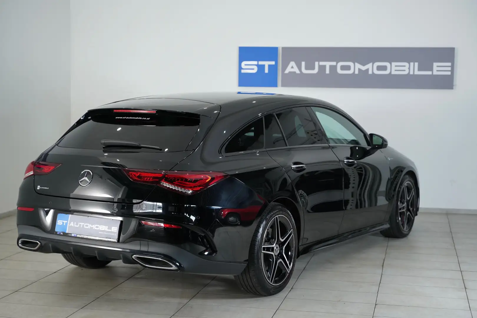 Mercedes-Benz CLA 200 d Shooting Brake Aut. // AMG-LINE // KEYLESS // Noir - 2