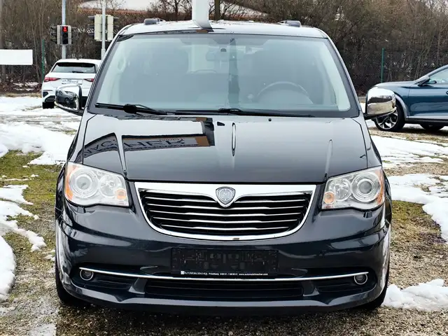 Lancia Voyager 2,8 CRDI Platinum Automatik 7 Sitzer
