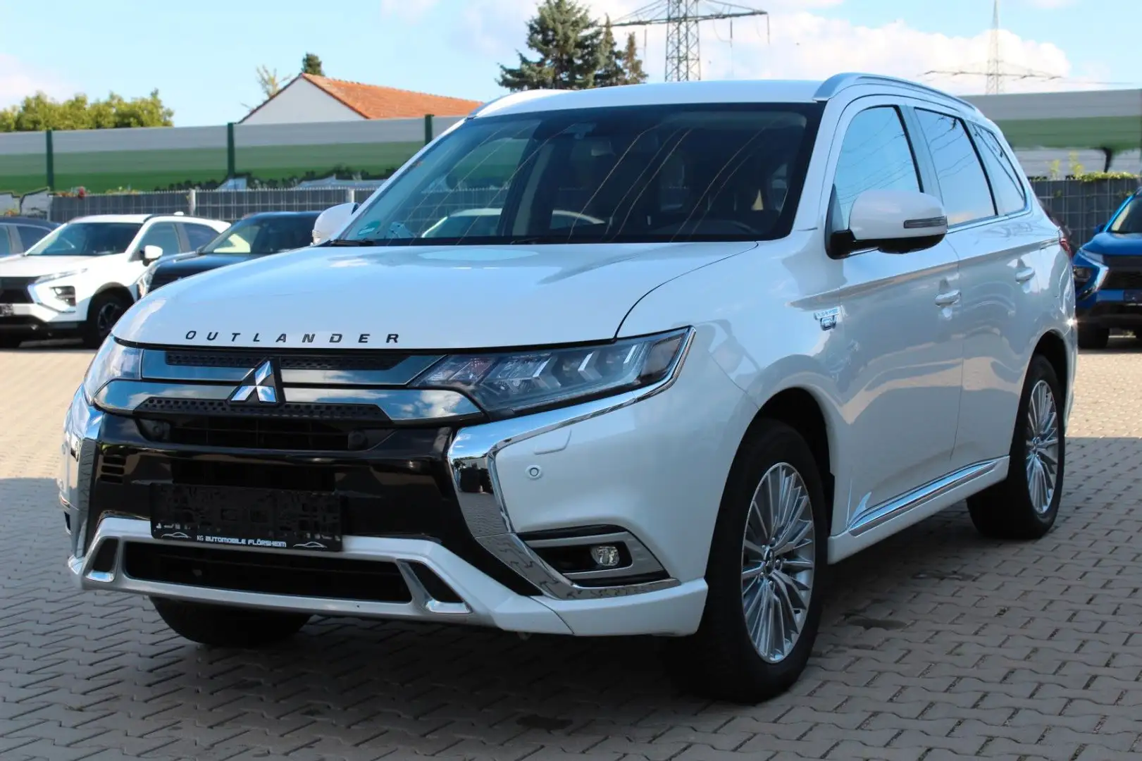 Mitsubishi Outlander 2.4 PHEV Plus 4WD LED Leder AHK Weiß - 1