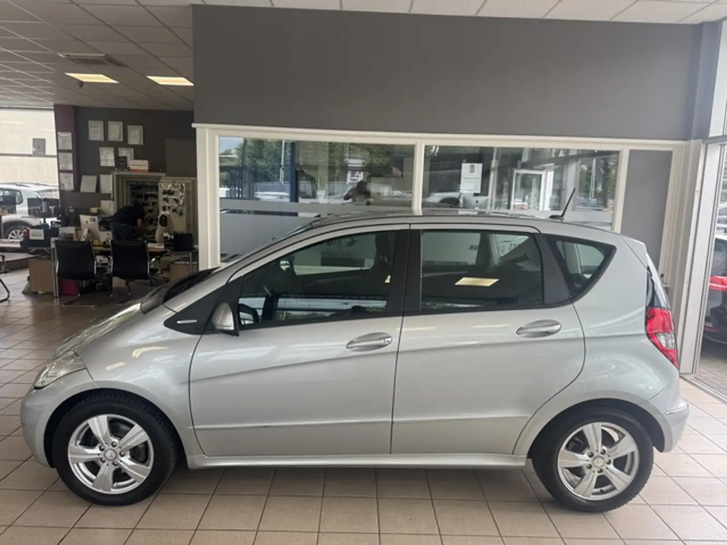 Mercedes-Benz A 180 Avantgarde Automatik T-Leder PDC AHK SHZ Argent - 1