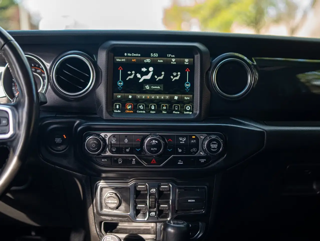 Jeep Wrangler снимка Jeep Wrangler