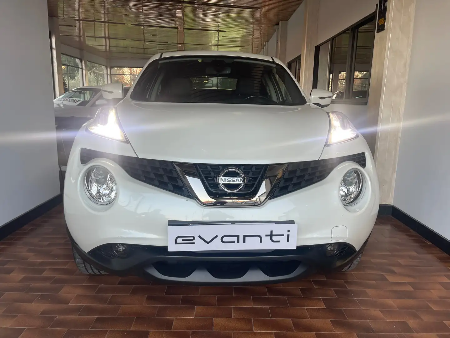 Nissan Juke 1.6 benzina Business 112cv RETROCAMERA/NAVI Weiß - 2