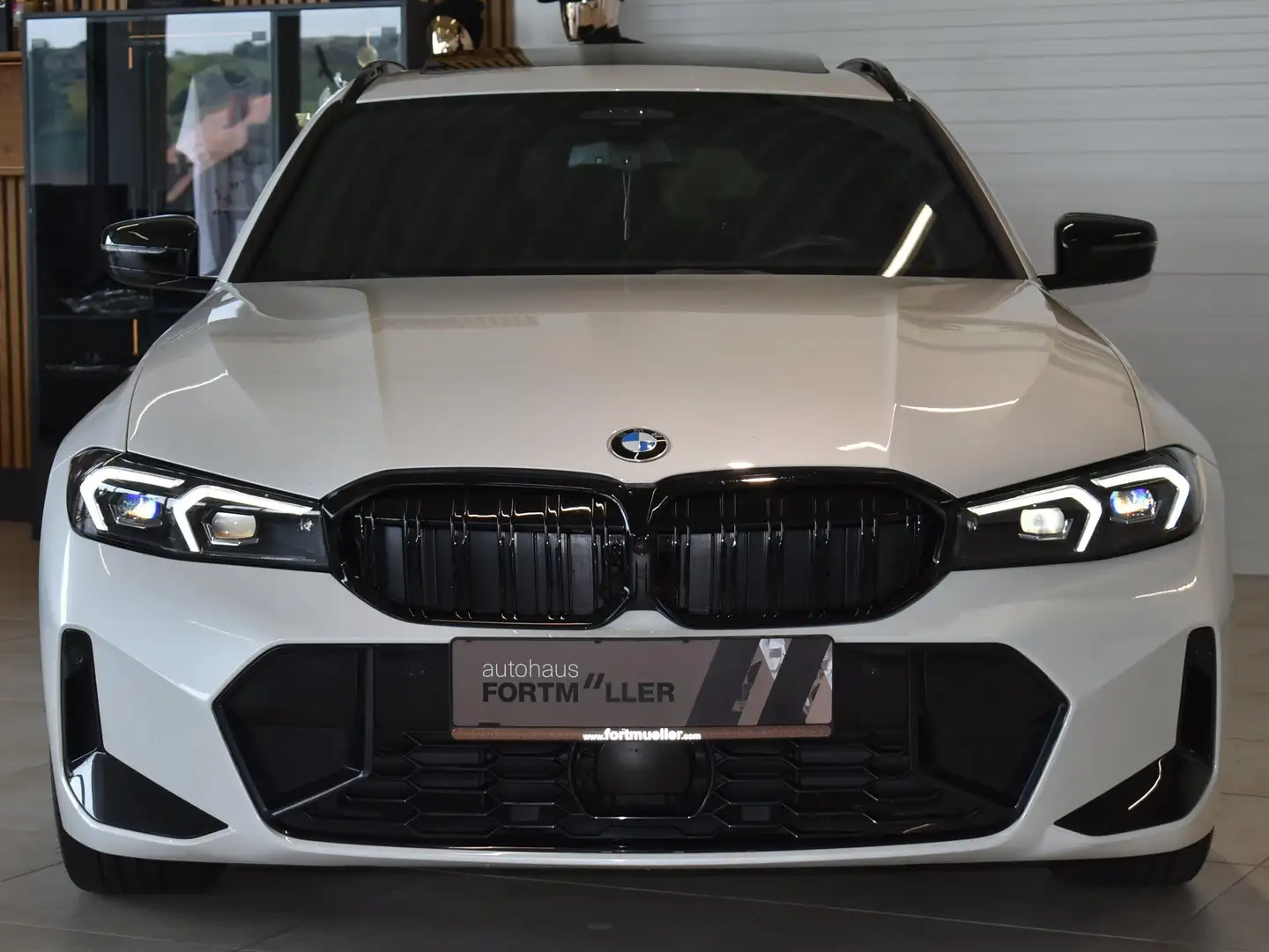 BMW 320 320 d xDrive ///M Sport Pro /Panorama Weiß - 2