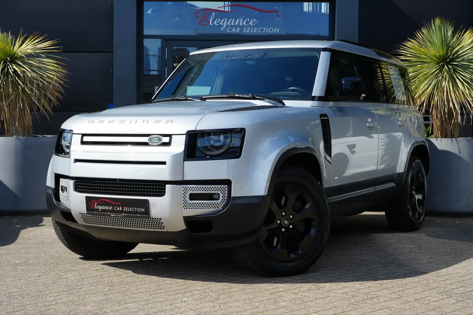 Land Rover Defender 110 2.0 P400e 110 X-Dynamic SE 400pk Panoramadak/S Zilver - 1