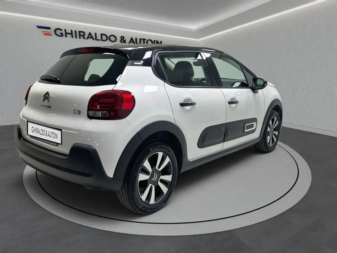 Citroen C3 III 2017 1.2 puretech Shine s&s 83cv 4