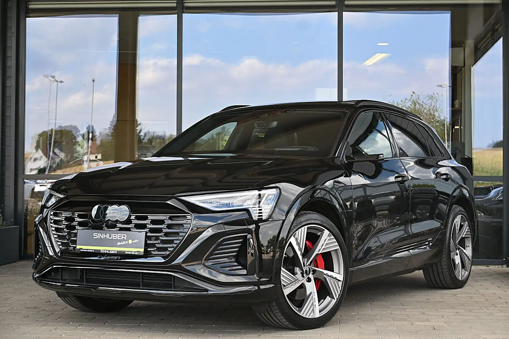 Audi Q8 e-tron Q8 55 e-tron quattro 106kWh S Line NP €127k 22"... Schwarz - 1