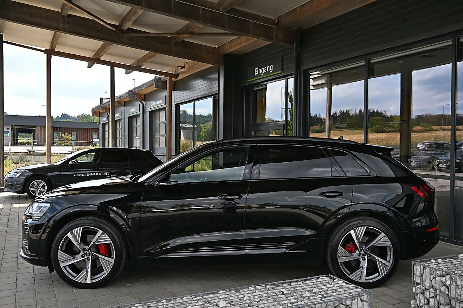 Audi Q8 e-tron Q8 55 e-tron quattro 106kWh S Line NP €127k 22"... Schwarz - 2